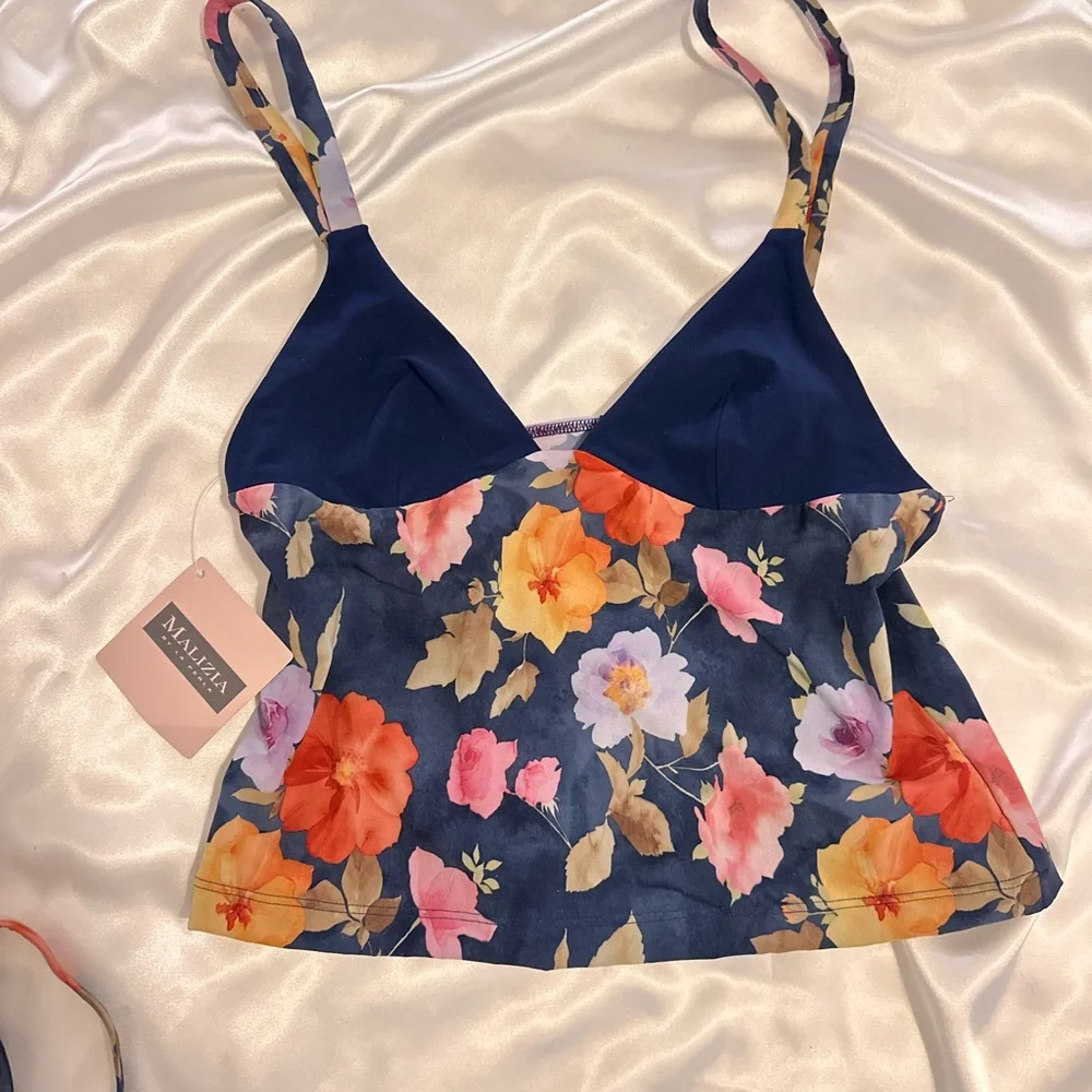 La Perla Malizia Floral Set with Navy and Multicolor Design